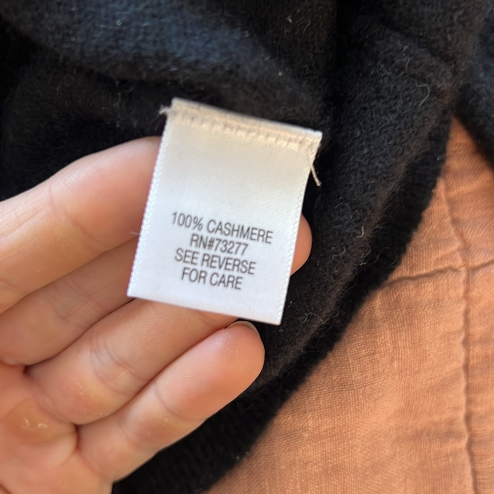 Black cashmere Apt 9 sweater size XS - Picture 4 of 6
